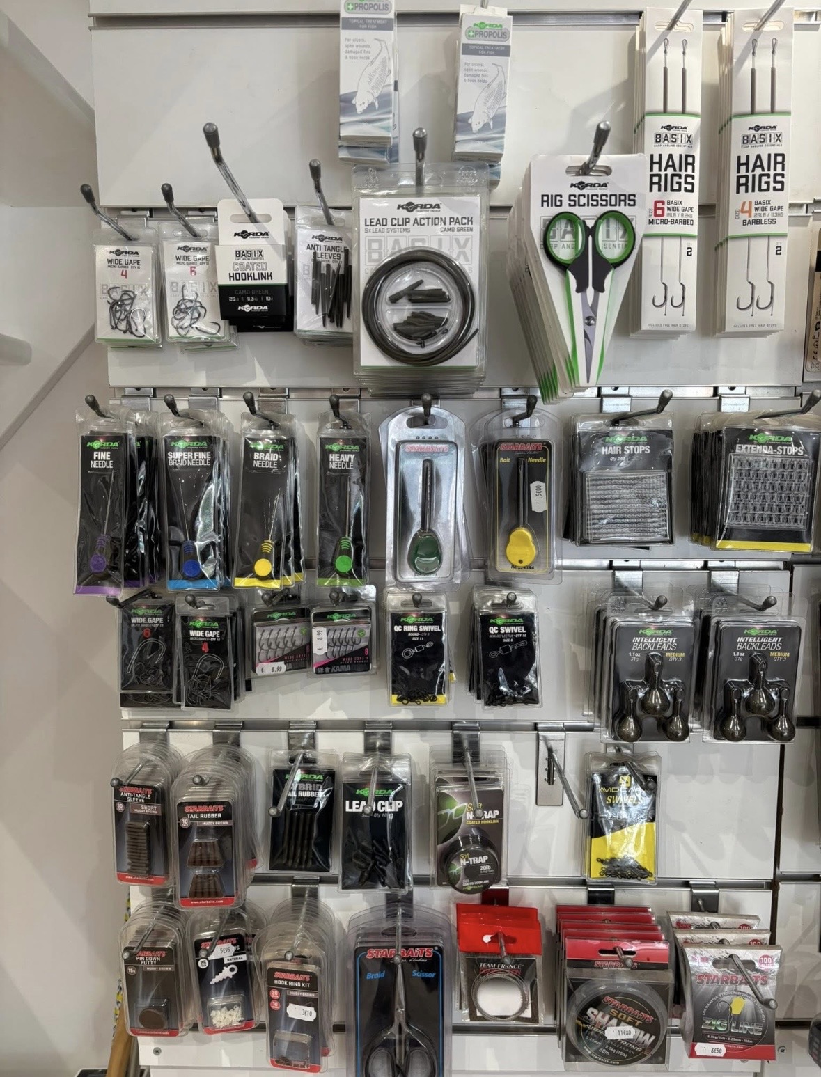 Terminal tackle — Korda hooks and rig components